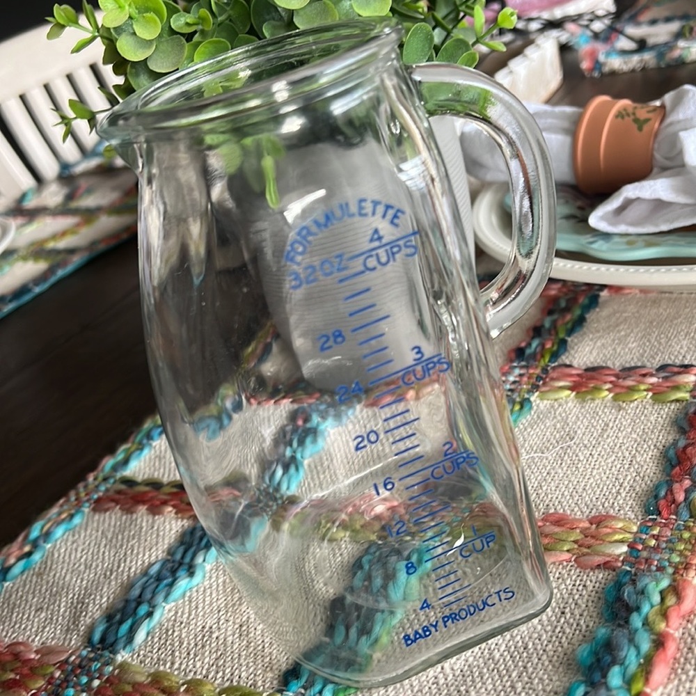 👶🍼👶 Vintage formula pitcher